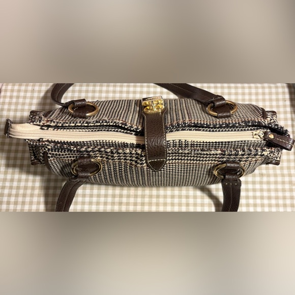 Chaps Brown and Black Shoulder Bag with Structured Design - Picture 7 of 8